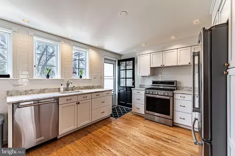 Kitchen - 5 Middleton Ct, Baltimore, MD 21212 photo 2 of 5