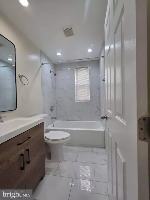 Entry Way - 3343 Elmora Ave, Baltimore, MD 21213 photo 5 of 8
