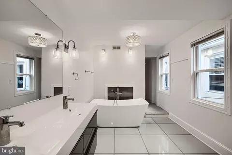 Bath - 2123 E Fairmount Ave, Baltimore, MD 21231 photo 3 of 6