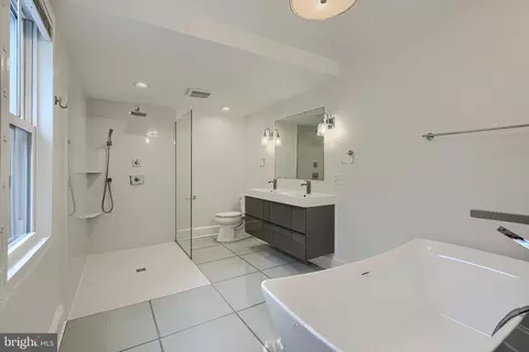 Bath - 2123 E Fairmount Ave, Baltimore, MD 21231 photo 1 of 6