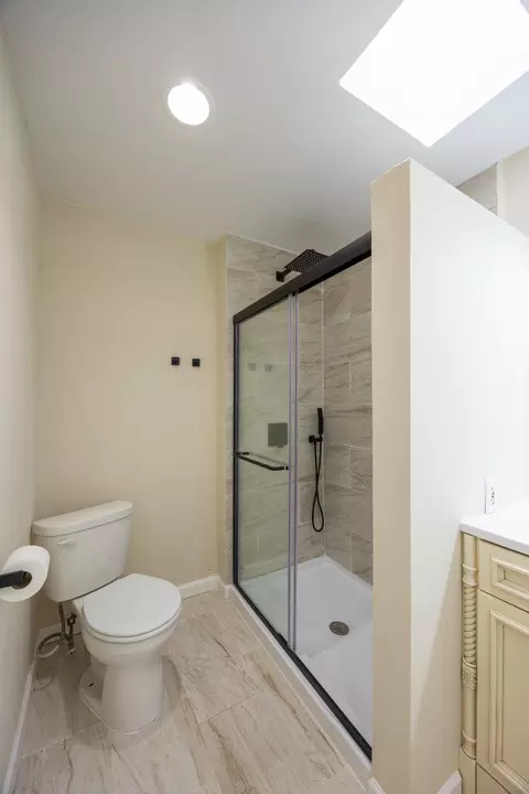 Bath - 3920 Mount Pleasant Ave, Baltimore, MD 21224 photo 1 of 3