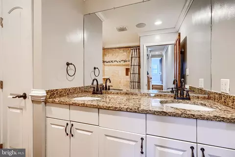 Bath - 736 Light St, Baltimore, MD 21230 photo 4 of 5