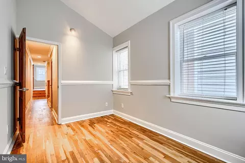 Entry Way - 736 Light St, Baltimore, MD 21230 photo 10 of 11