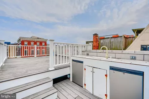 Exterior - 736 Light St, Baltimore, MD 21230 photo 7 of 9