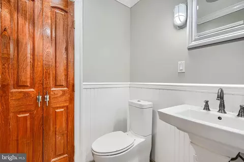 Bath - 736 Light St, Baltimore, MD 21230 photo 3 of 5