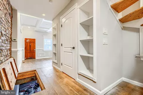 Entry Way - 736 Light St, Baltimore, MD 21230 photo 8 of 11