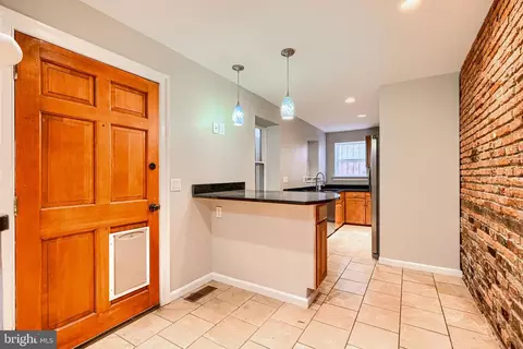 Entry Way - 736 Light St, Baltimore, MD 21230 photo 6 of 11