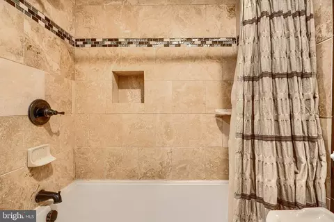 Bath - 736 Light St, Baltimore, MD 21230 photo 5 of 5
