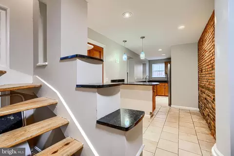 Entry Way - 736 Light St, Baltimore, MD 21230 photo 5 of 11