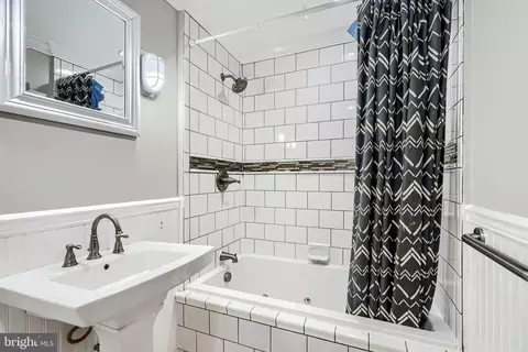 Bath - 736 Light St, Baltimore, MD 21230 photo 2 of 5