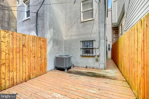 Exterior - 736 Light St, Baltimore, MD 21230 photo 6 of 9