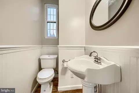 Entry Way - 736 Light St, Baltimore, MD 21230 photo 9 of 11