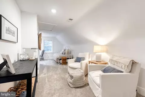 Entry Way - 103 Witherspoon Rd, Baltimore, MD 21212 photo 14 of 15
