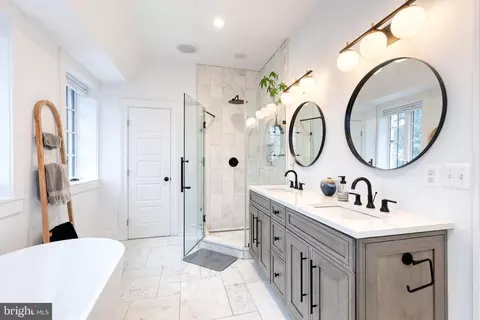 Bath - 103 Witherspoon Rd, Baltimore, MD 21212 photo 3 of 7