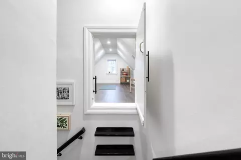 Entry Way - 103 Witherspoon Rd, Baltimore, MD 21212 photo 13 of 15