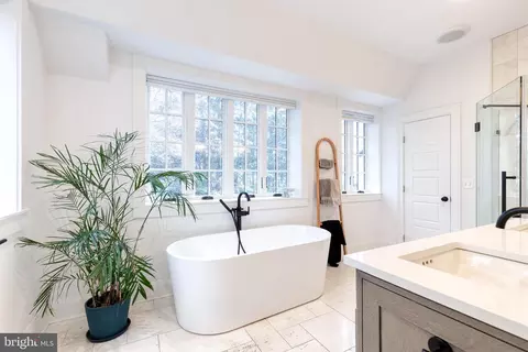 Bath - 103 Witherspoon Rd, Baltimore, MD 21212 photo 2 of 7