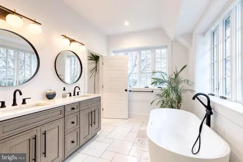 Bath - 103 Witherspoon Rd, Baltimore, MD 21212 photo 4 of 7