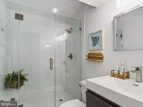 Bath - 1404 Olive St, Baltimore, MD 21230 photo 1 of 6