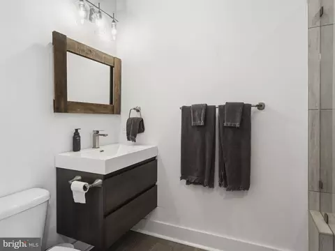 Bath - 1404 Olive St, Baltimore, MD 21230 photo 2 of 6