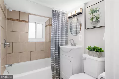 Bath - 4215 Seidel Ave, Baltimore, MD 21206 photo 2 of 2