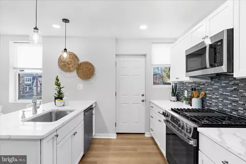 Entry Way - 4215 Seidel Ave, Baltimore, MD 21206 photo 1 of 4