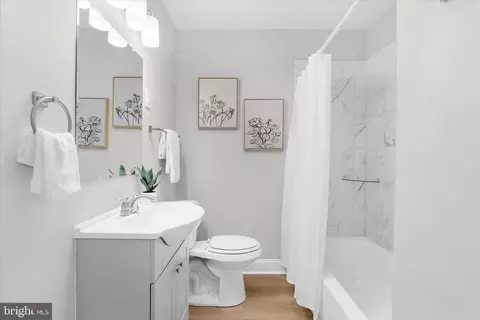 Bath - 4215 Seidel Ave, Baltimore, MD 21206 photo 1 of 2