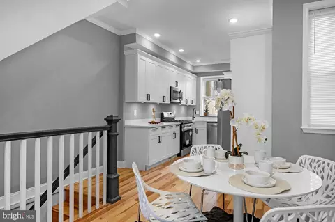 Entry Way - 1908 E Lanvale St, Baltimore, MD 21213 photo 5 of 11