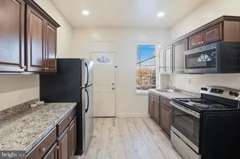 Entry Way - 322 Pulaski St, Baltimore, MD 21223 photo 5 of 11