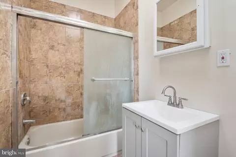 Bath - 322 Pulaski St, Baltimore, MD 21223 photo 2 of 2
