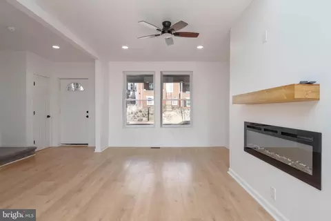 Living - 4323 Sheldon Ave, Baltimore, MD 21206 photo 3 of 7