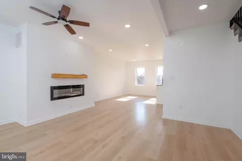 Living - 4323 Sheldon Ave, Baltimore, MD 21206 photo 2 of 7