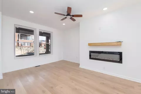Living - 4323 Sheldon Ave, Baltimore, MD 21206 photo 4 of 7