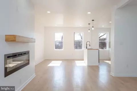 Living - 4323 Sheldon Ave, Baltimore, MD 21206 photo 5 of 7