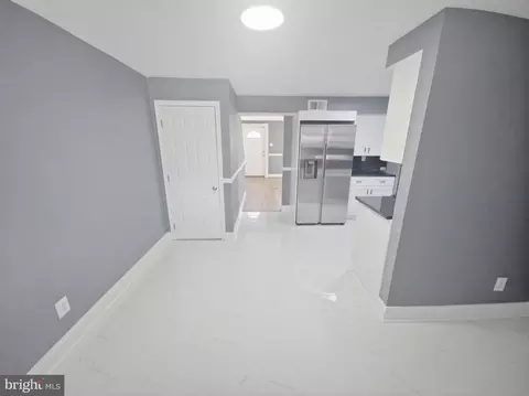 Entry Way - 2916 Rayshire Rd, Baltimore, MD 21230 photo 2 of 4