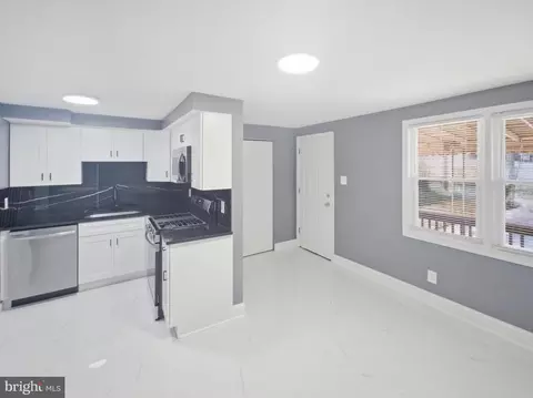 Entry Way - 2916 Rayshire Rd, Baltimore, MD 21230 photo 1 of 4