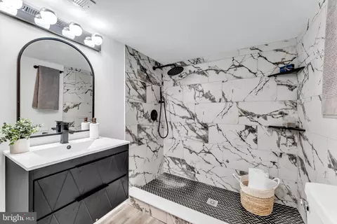 Bath - 3202 Mcelderry St, Baltimore, MD 21205 photo 4 of 4