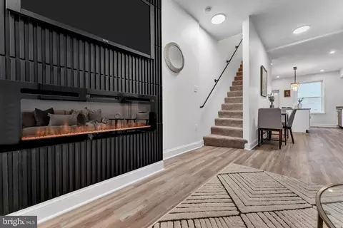 Entry Way - 3202 Mcelderry St, Baltimore, MD 21205 photo 2 of 4