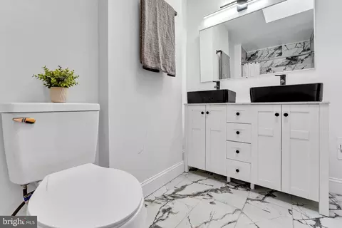 Bath - 3202 Mcelderry St, Baltimore, MD 21205 photo 2 of 4