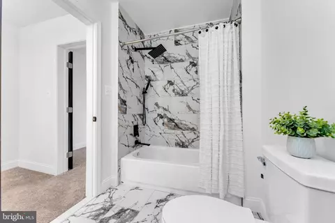 Bath - 3202 Mcelderry St, Baltimore, MD 21205 photo 3 of 4
