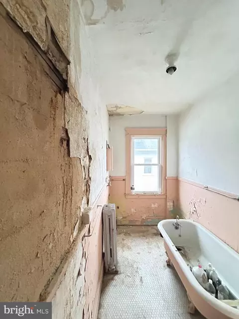 Bath - 3302 Fairview Ave, Baltimore, MD 21216 photo 2 of 2