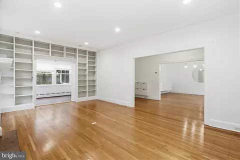 Living - 3953 Cloverhill Rd, Baltimore, MD 21218 photo 3 of 4