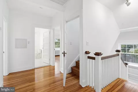 Entry Way - 3953 Cloverhill Rd, Baltimore, MD 21218 photo 3 of 6
