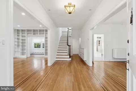 Entry Way - 3953 Cloverhill Rd, Baltimore, MD 21218 photo 2 of 6