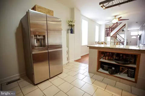 Entry Way - 2518 E Fairmount Ave, Baltimore, MD 21224 photo 2 of 4