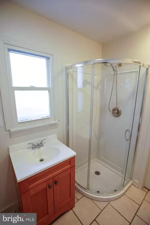 Bath - 2518 E Fairmount Ave, Baltimore, MD 21224 photo 2 of 3