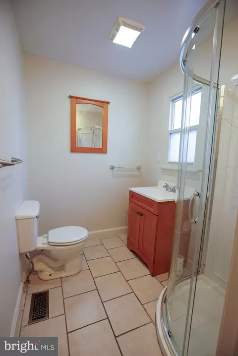 Bath - 2518 E Fairmount Ave, Baltimore, MD 21224 photo 1 of 3