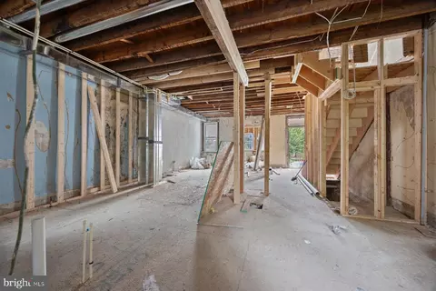 Entry Way - 2906 Violet Ave, Baltimore, MD 21215 photo 11 of 18