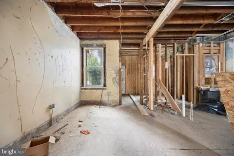 Entry Way - 2906 Violet Ave, Baltimore, MD 21215 photo 7 of 18