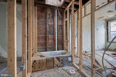Bath - 2906 Violet Ave, Baltimore, MD 21215 photo 1 of 2