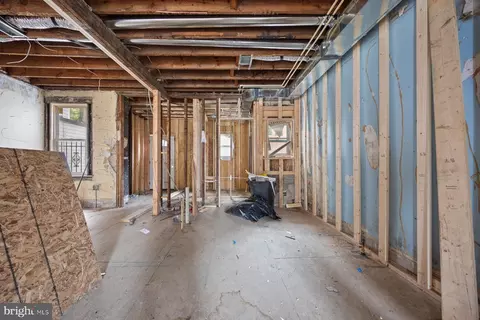Entry Way - 2906 Violet Ave, Baltimore, MD 21215 photo 6 of 18